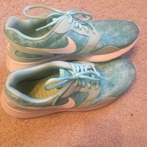 Women's Nike Shoes Size 11